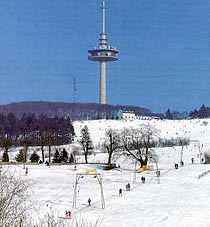 Hoherodskopf (776 m ber NN) mit Skilift und Fernsehturm